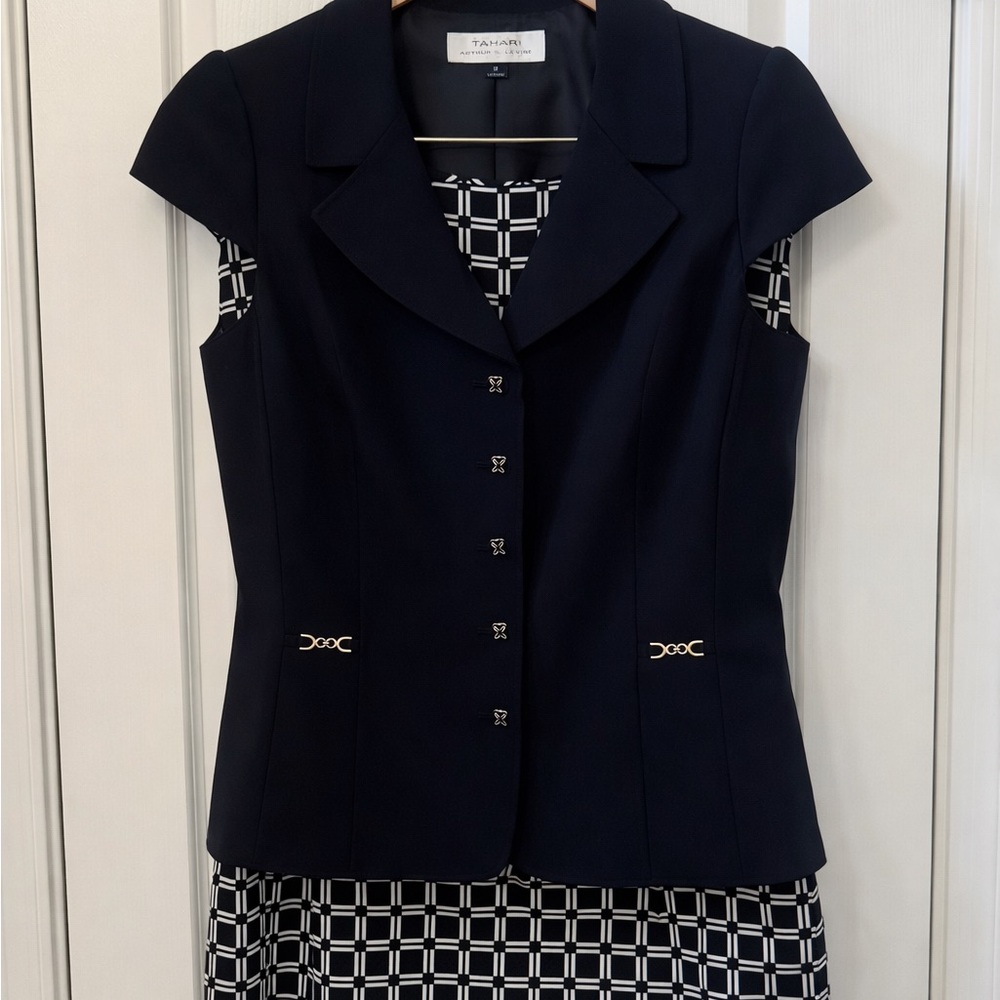 Tahari 2-Piece Black Blazer & Patterned Skirt Set | Size 12 | Like New